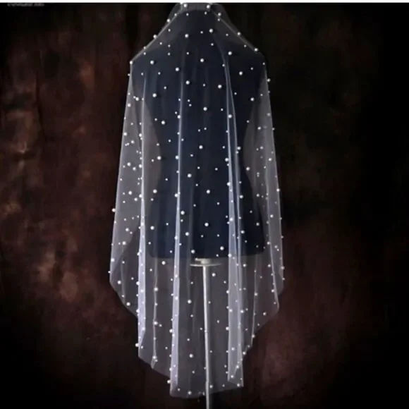 Pearl Wedding Veil With Comb - Picture 3 of 10